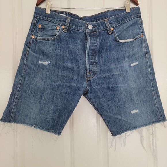 Levi’s 501 Jean shorts ripped size W  36 - Picture 1 of 9